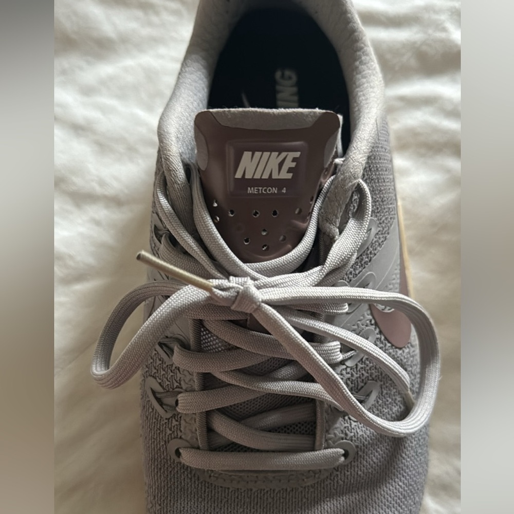 Women’s nike metcon 4